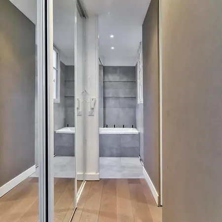 Modern & Bright Flat In Le Marais - An Ecoloflat Apartment Paris
