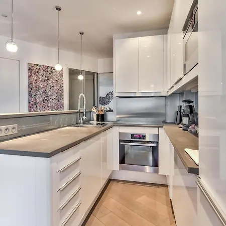 Modern & Bright Flat In Le Marais - An Ecoloflat Apartment Paris